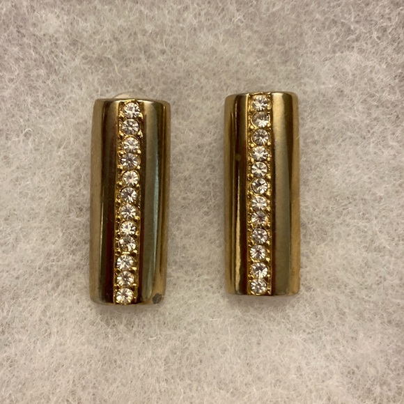 💜Vintage Gold Tone Rhinestone Bar Pierced Earrings - Picture 1 of 2